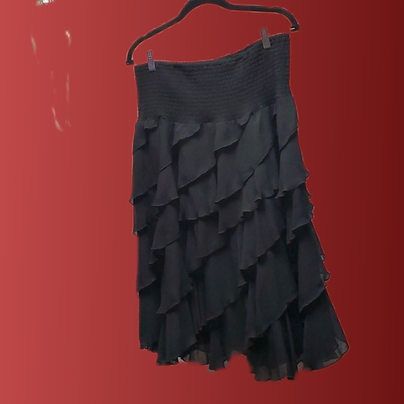 Black Skirt Multi Layered with Wide Elastic Waistband - Picture 9 of 10